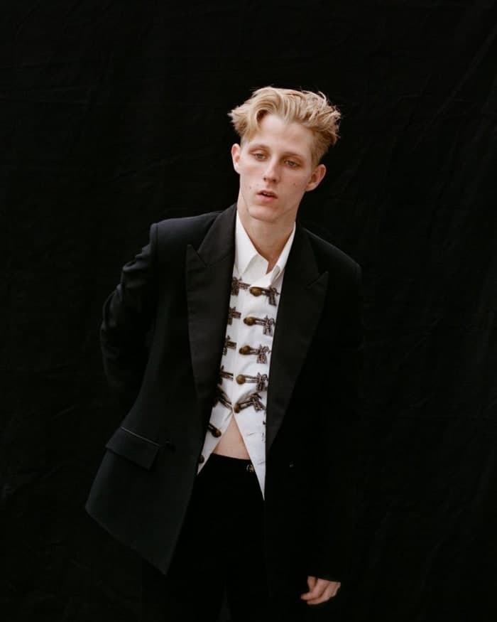 valentin-campagne-in-dior-5.jpg