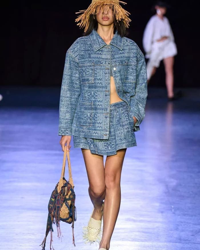 vivienne-tam-s-s-25-show-4.jpg