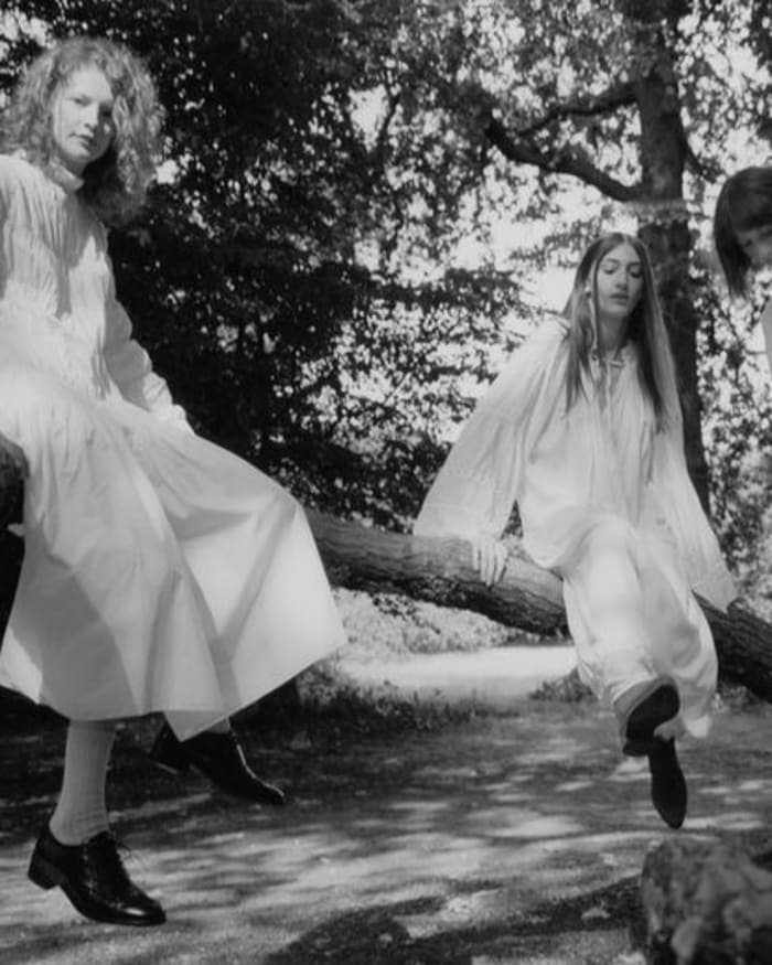 women-on-trees-3.jpg