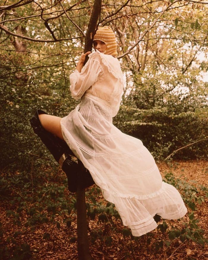 women-on-trees-5.jpg